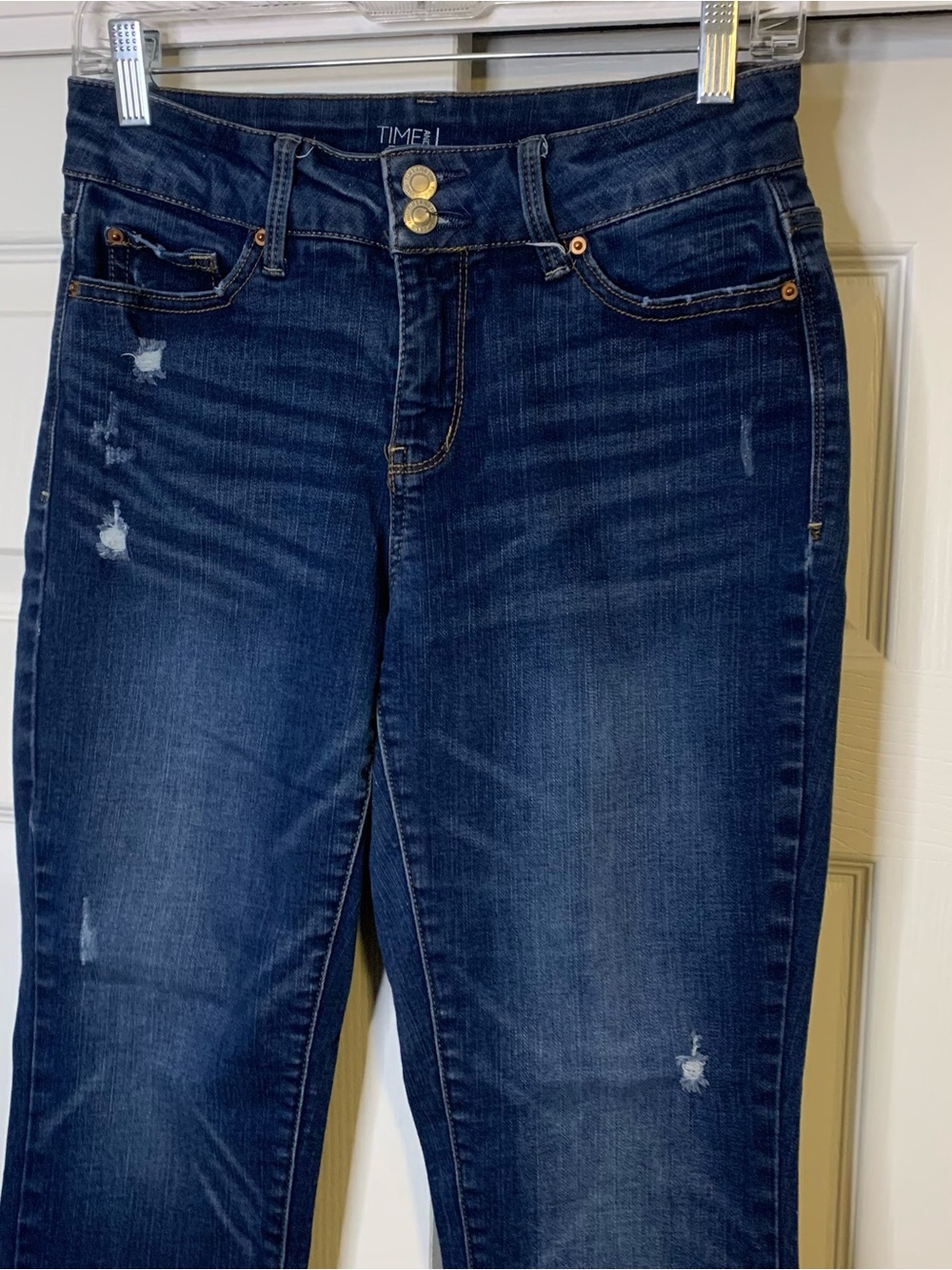 Time & Tru Mid Rise Dark Denim Capri Jeans - Picture 2 of 6